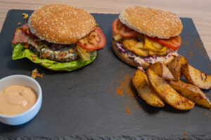 Burger vita premium + cartofi wedges + Pepsi